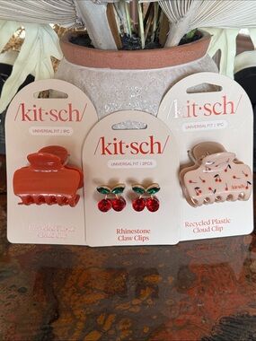 Kitsch (4) Hair Clips